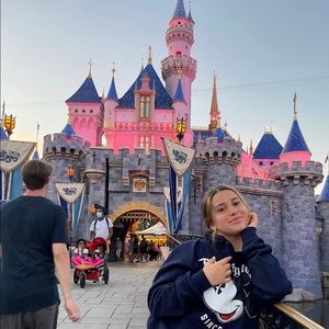 Meet your Posher, Momo